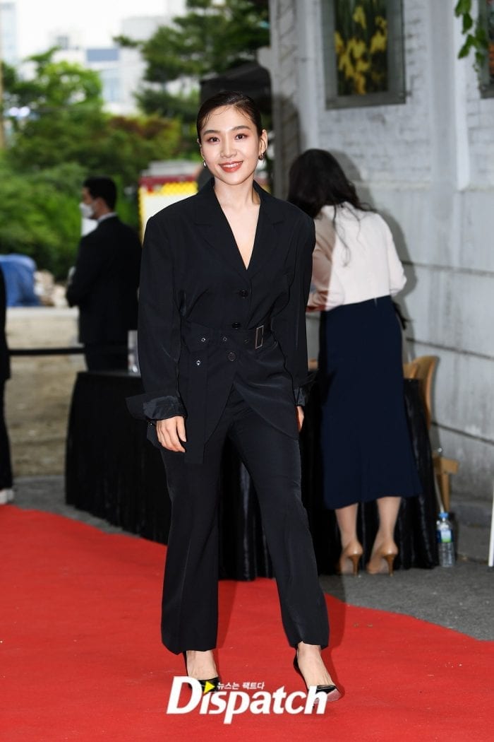 Чхве Хи Со и Ким Гю Ри стали звездами красной дорожки Wild Flower Film Awards