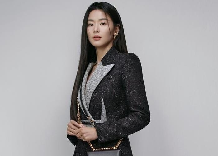 Чон Джи Хён стала первым амбассадором бренда Alexander McQueen в Южной Корее