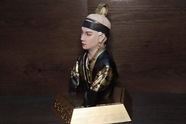 Фанатка сделала реалистичную статуэтку Шуги из BTS