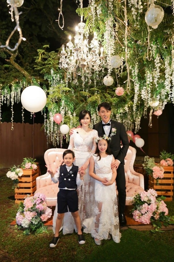 У Чунь и его жена Лин Ли Ин провели свадебную церемонию спустя 16 лет после регистрации брака