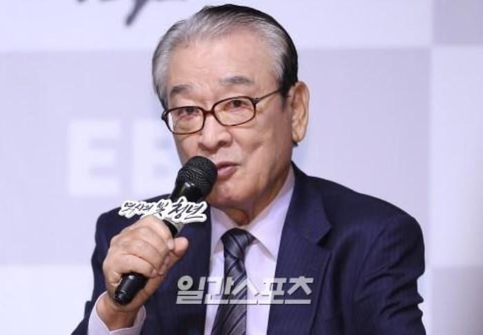 Бывший менеджер Ли Сун Джэ обвинил актера в том, что он использовал его как "раба" + заявление агентства
