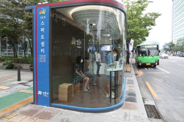 В Сеуле появилась автобусная остановка, защищающая от вирусов