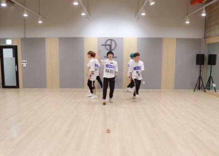 MCND представили танцевальную практику для "nanana"