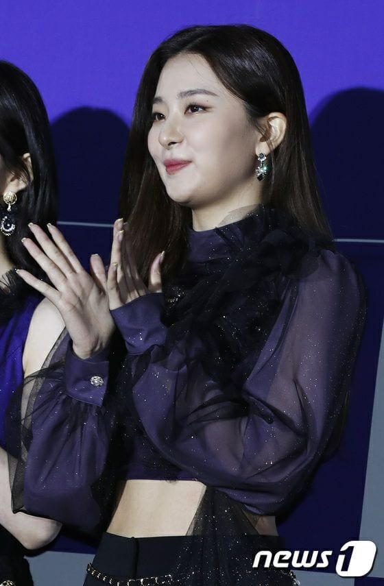 Пользователи сети разделились во мнении по поводу нарядов Red Velvet для «KCON: TACT 2020 Season 2»