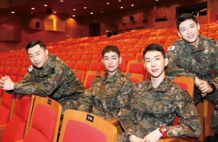 Около 60% корейцев согласны с тем, чтобы разрешить поп-артистам откладывать зачисление на военную службу