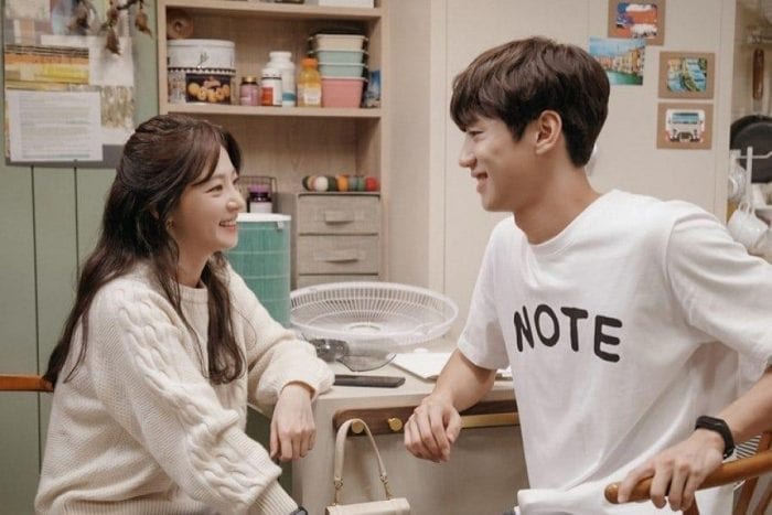 Сон Ха Юн и Ли Джун Ён полны нежности в новых кадрах предстоящей романтической комедии