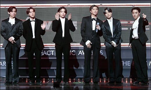 Организаторы The ​​Fact Music Awards прервали выступление BTS, которые выиграли дэсан