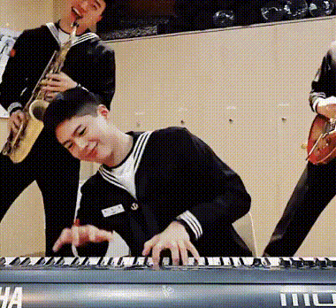 Актер Пак Бо Гом засветился в промо-ролике группы ВМФ