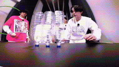 Чимин сражается с бутылками, RM страдает из-за своего роста, а Джину – просто не везет. Самые яркие моменты последнего выпуска Run BTS!