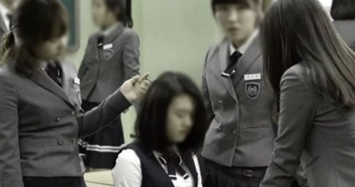 Ученица средней школы облила кислотой одноклассницу