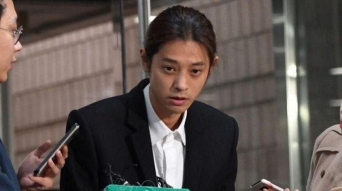 Бывшая девушка Чон Джунёна и предполагаемая жертва незаконных съемок написала петицию в Голубой дом