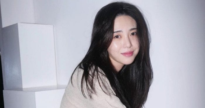 Бывшая участница AOA Мина продолжает защищаться от обвинений в измене