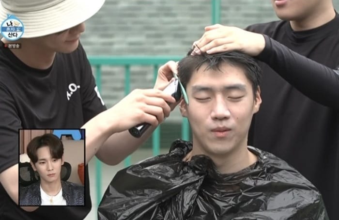 Ки (SHINee) продемонстрировал навыки военного парикмахера, подстригая своих товарищей по армии на I Live Alone