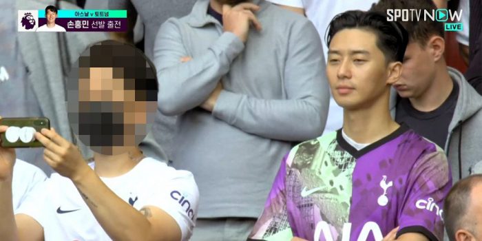 Пак Со Джун появился на экране во время матча Премьер-лиги в Лондоне