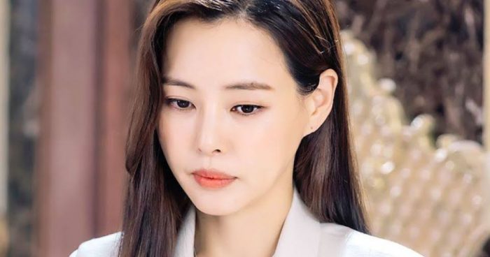 Хани Ли рассказала о критике из-за несоответствия корейским стандартам красоты