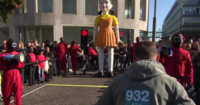 Реальная «Игра в кальмара» в Нидерландах привлекает сотни людей