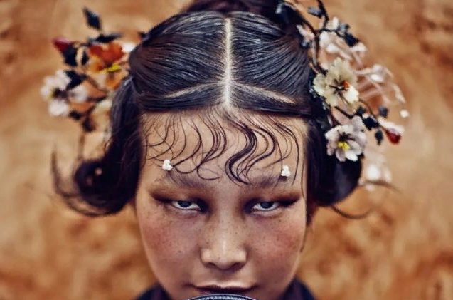 Нетизены обвинили фотографа Чэнь Ман в потакании западным стереотипам об азиатах