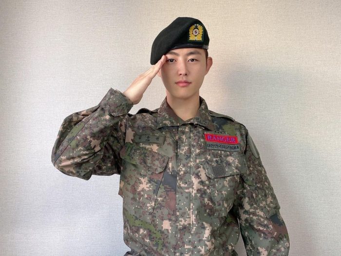 Ю-Квон из Block B официально завершил военную службу