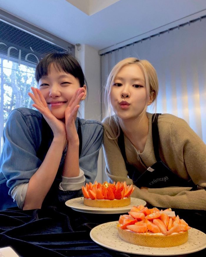 Актриса Ким Го Ын и Розэ из BLACKPINK продемонстрировали свою милую дружбу