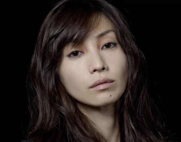 Певица Оницука Тихиро задержана после того, как пнула автомобиль скорой помощи