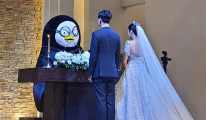 Популярный персонаж Pengsoo участвует в свадебной церемонии сотрудника EBS