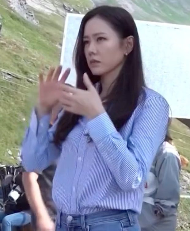Как Сон Е Джин приревновала Хён Бина к его коллеге в закадровом видео со съемок "Аварийной посадки любви"