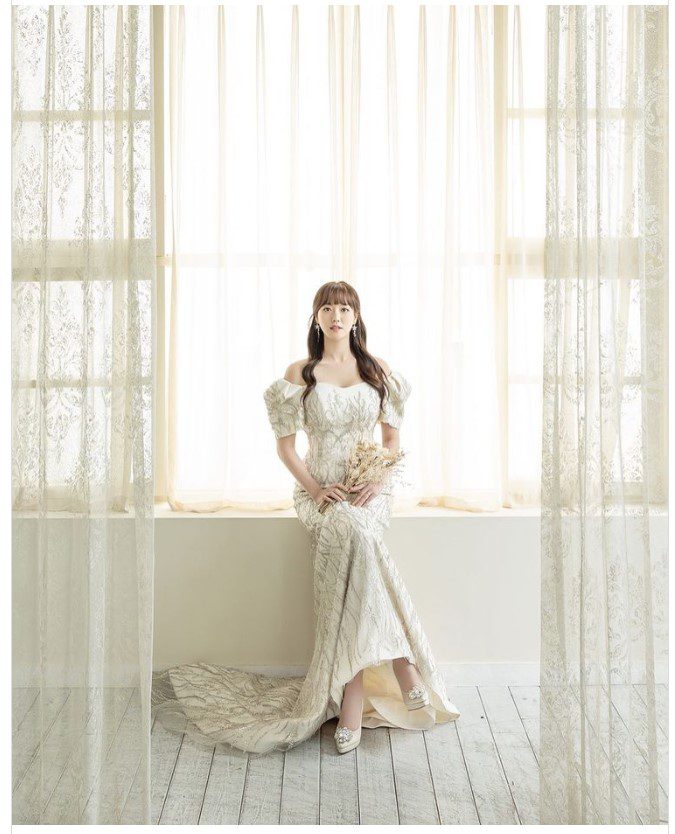 Помимо Сон Е Джин, еще одна знаменитость объявила о мартовской свадьбе