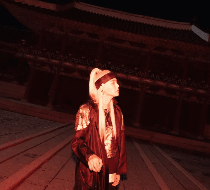 Шуга из BTS опубликовал свою фотографию в ханбоке на фоне «споров о ханбоке» на зимних Олимпийских играх в Пекине