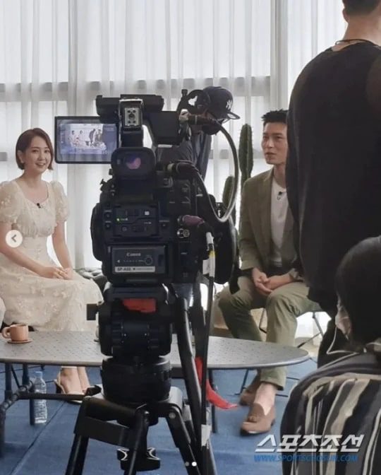 Телеведущая, попавшая в скандал с Хён Бином, опубликовала совместную фотографию с актером