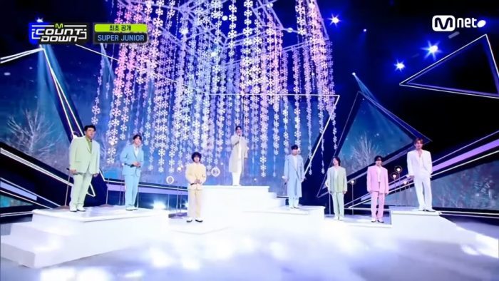 Участники Super Junior продемонстрировали свой нежный вокал на первом за год выступлении на музыкальном шоу