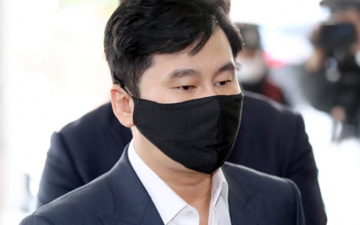 Бывшая трейни заявляет в суде, что Ян Хён Сок угрожал ей, говоря: «Я могу запросто убить тебя»