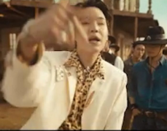 Фанаты нашли сходства между ролями Мин Юнги из BTS в «That That» Psy и в «Daechwita»