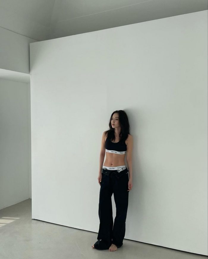 Сандара Пак выглядит великолепно в качестве новой модели Calvin Klein