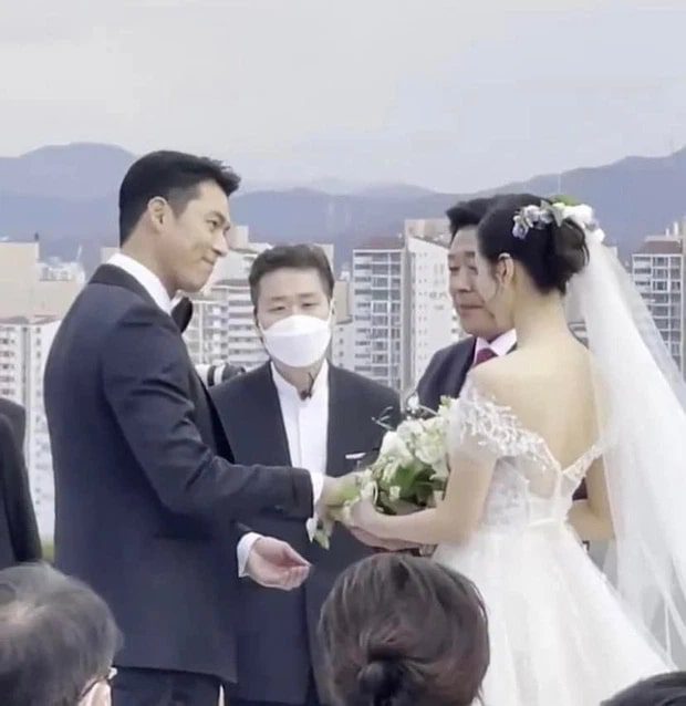 Видео с танцем Сон Е Джин под Uptown Funk на свадьбе с Хён Бином и их романтичным поцелуем