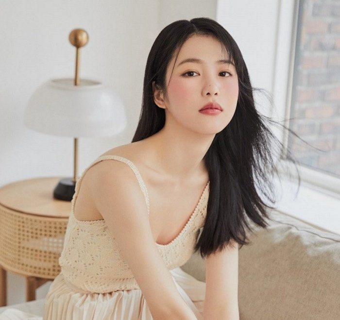 Шин Е Ын продемонстрировала свои румяные щечки в фотосессии для журнала «Singles»