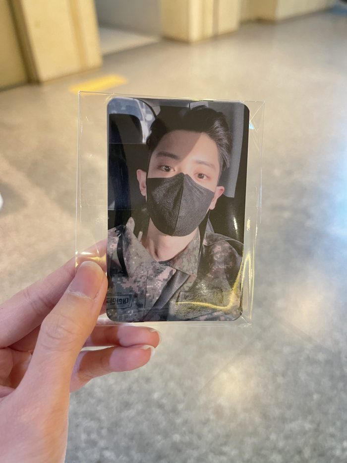Лимитированные фотокарты Чанёля (EXO) с военного мюзикла продаются по цене от $2000