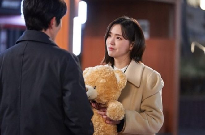 Ли Джун Ки и Ким Джи Ын идут на милое свидание в дораме «Моя жизнь снова»
