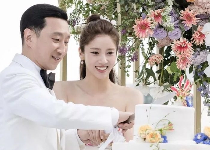 Сон Дам Би и Ли Кю Хёк поделились фотографиями со свадебной церемонии