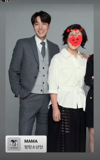 Джей-Хоуп из BTS поделился фото с мамой в День родителей