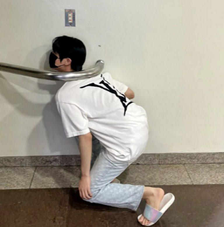 Вонхо выполнил челлендж с перилами лестницы на Music Bank