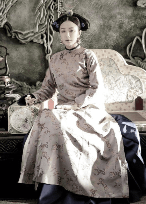 «Перестаньте называть меня императрицей»: Цинь Лань пожаловалась на неудобства из-за роли в «Покорении дворца Яньси»