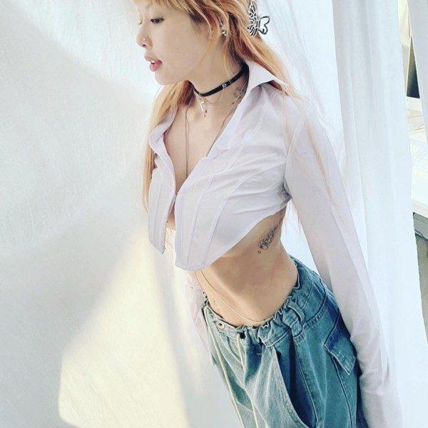 Как меняется стандарт одежды K-pop: «No Bra» Солли против «Underboob» Дженни