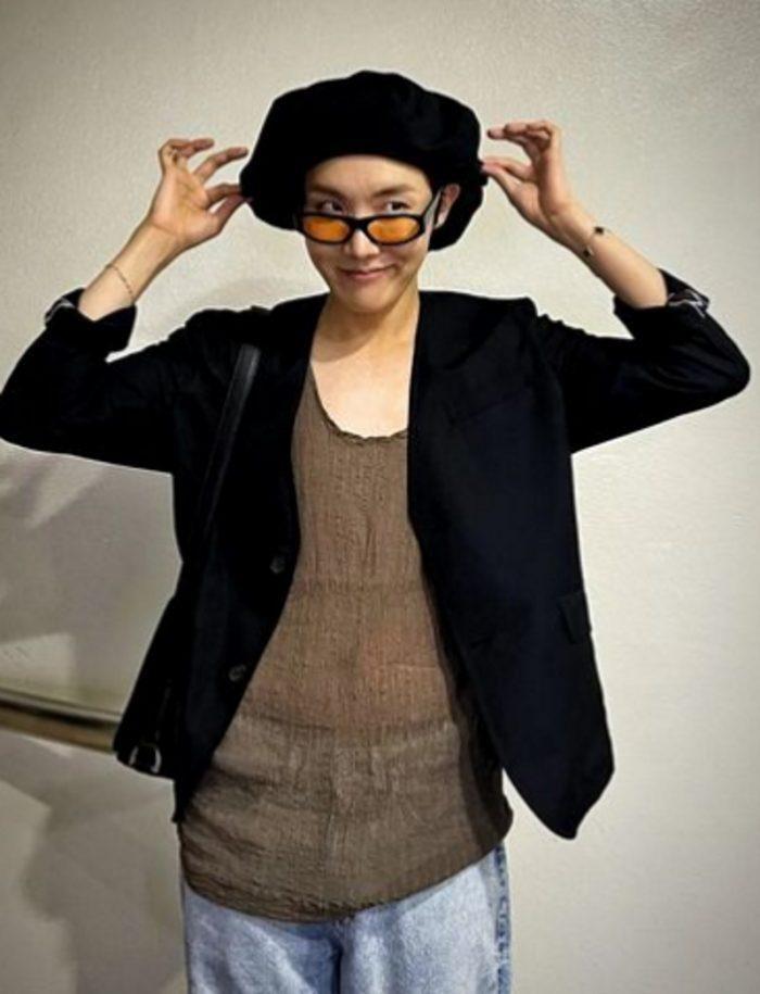 Джин из BTS поделился уникальным фото с лестницы Music Bank