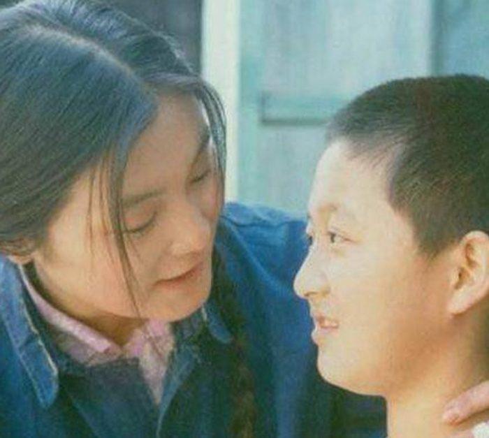 От ребёнка-звезды до нищего, собирающего мусор на улицах: Как китайский актер не смог пережить смерть родителей