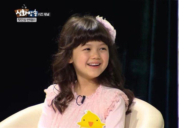 Участница NewJeans в детстве участвовала в развлекательных программах, таких как «Rainbow Kindergarten» и «Shinhwa Broadcast»