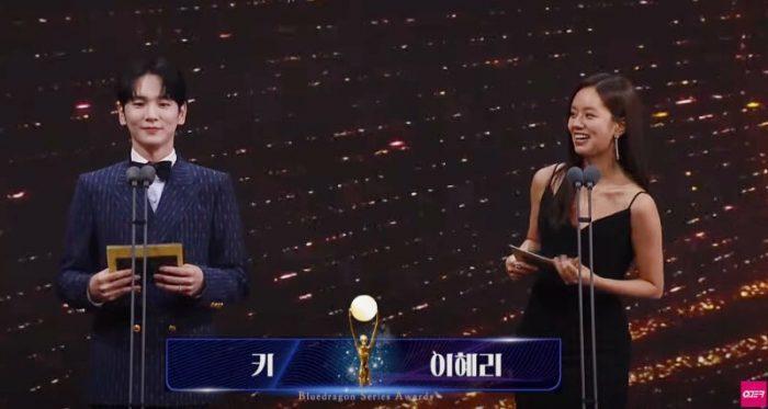 Чон Хо Ён мило отреагировала увидев Хери во время вручения награды