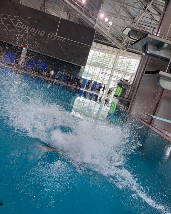 Ли Мин Хо демонстрирует забавные навыки прыжков в воду