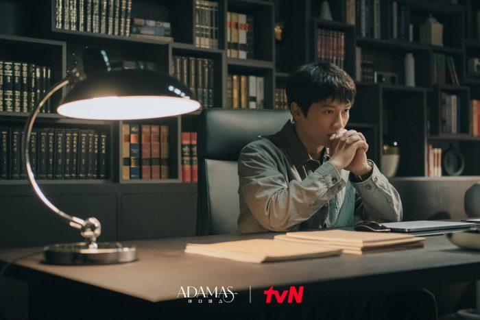 Джи Сон играет братьев-близнецов с разными методами решения проблем в новой дораме «Адамас»