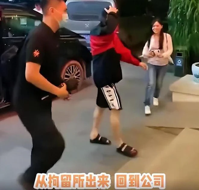 Ли И Фэн впервые появился на публике после ареста