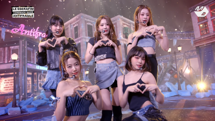 K-Pop фанаты спорят: LE SSERAFIM выступают лучше всех среди женских групп четвертого поколения?